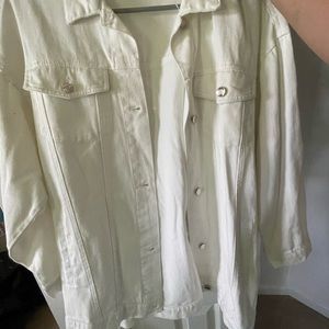 Pretty white jacket with belt